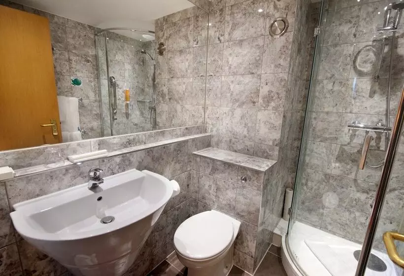 Waterloo Hub Hotel & Suites