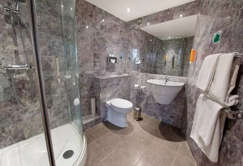 Waterloo Hub Hotel & Suites