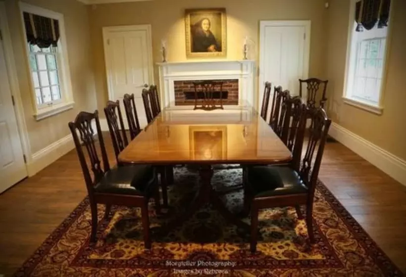 Aamiaismajoitus (B&B) Peter Allen Inn & Event Center