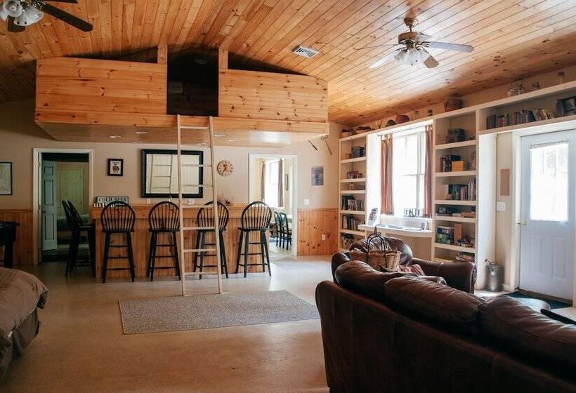 Wellnesste Lodge And Cabin Rentals