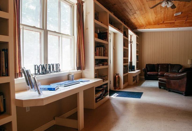 Wellnesste Lodge And Cabin Rentals