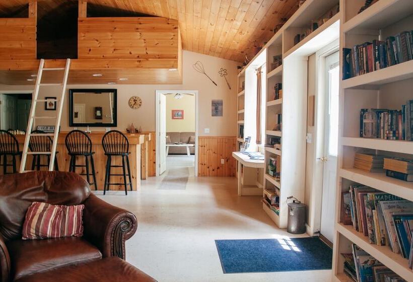 Wellnesste Lodge And Cabin Rentals