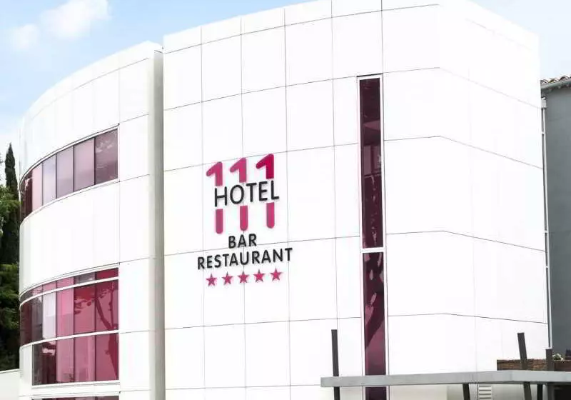 Hotel 111