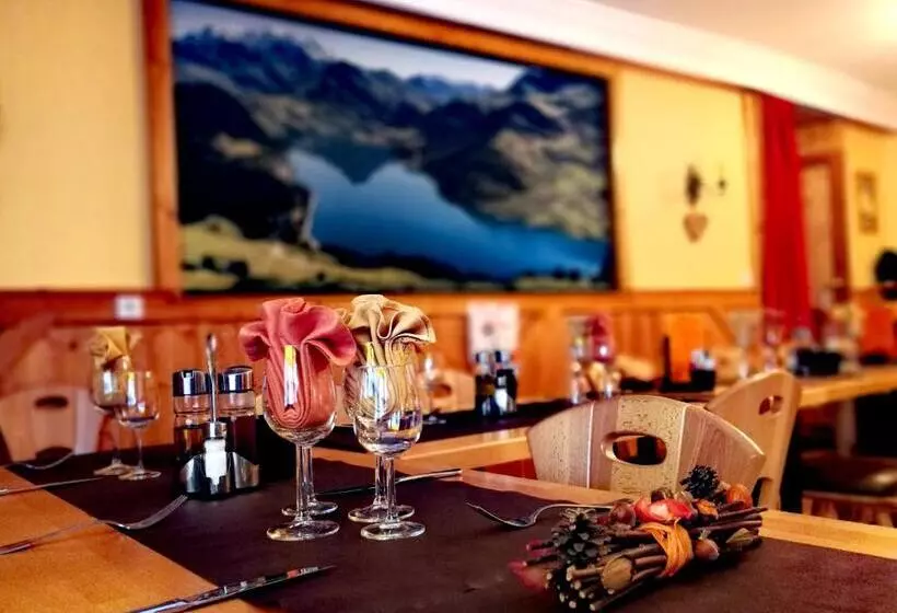 Отель Hôtel Du Grand Mont