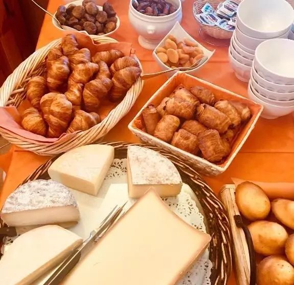 Отель Hôtel Du Grand Mont