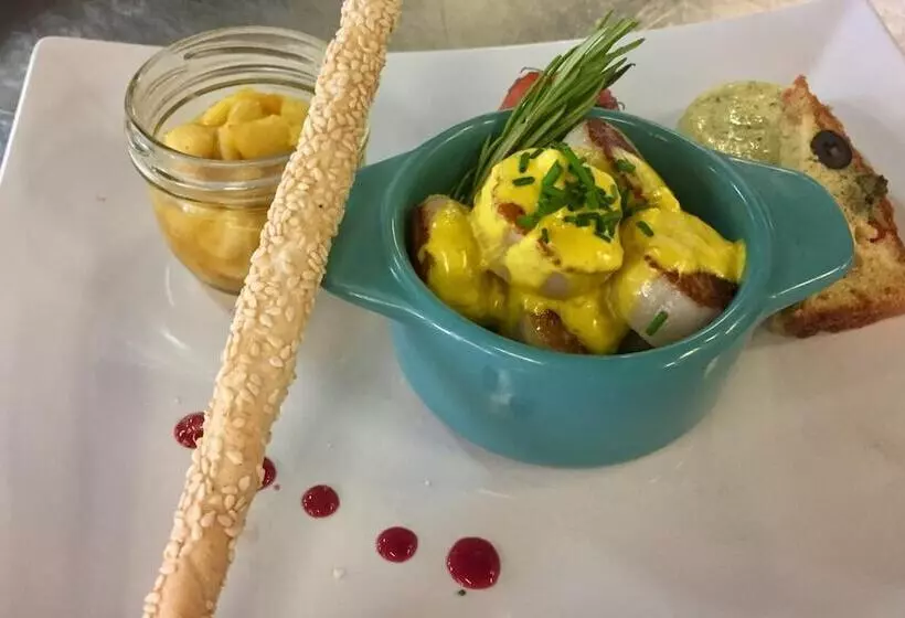 ホテル Hôtel Restaurant La Chartreuse Logis De France