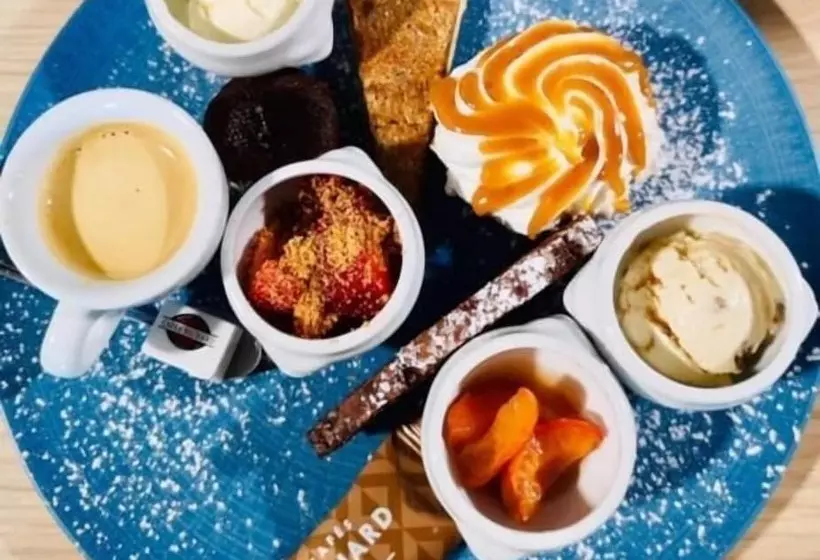 ホテル Hôtel Restaurant La Chartreuse Logis De France