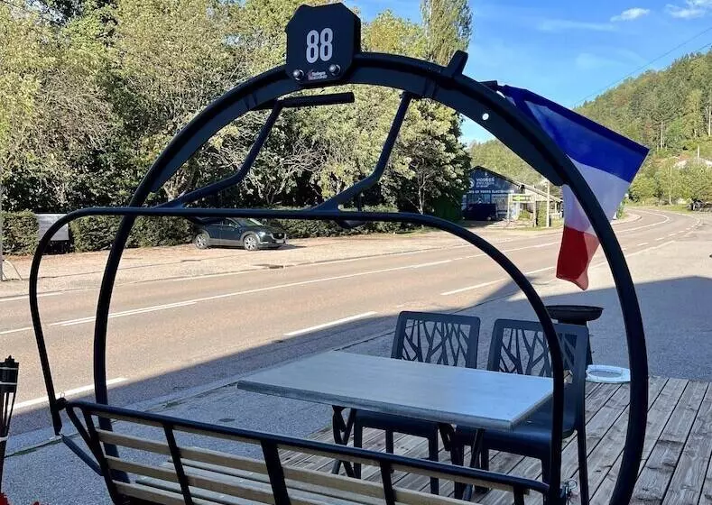 هتل Logis Hôtel, Chalets Et Restaurant Les Chatelminés