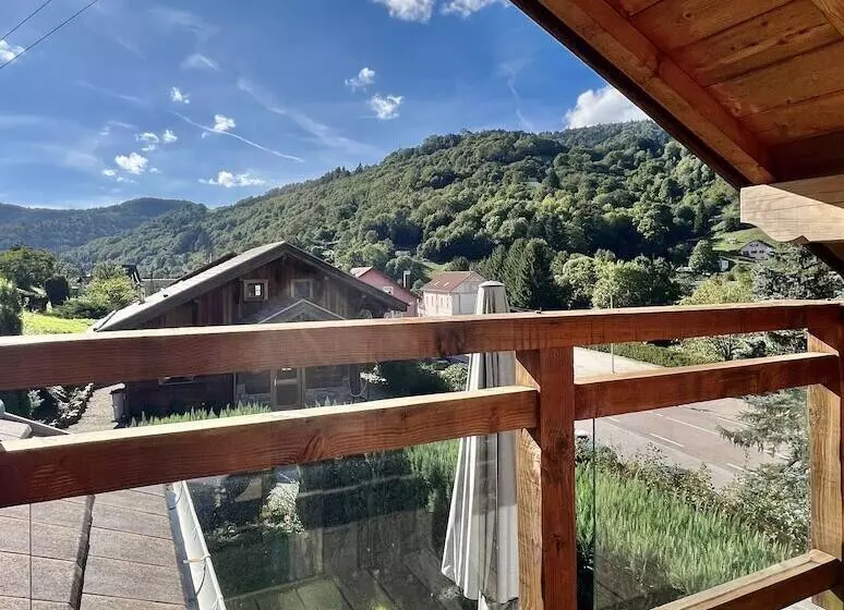 هتل Logis Hôtel, Chalets Et Restaurant Les Chatelminés