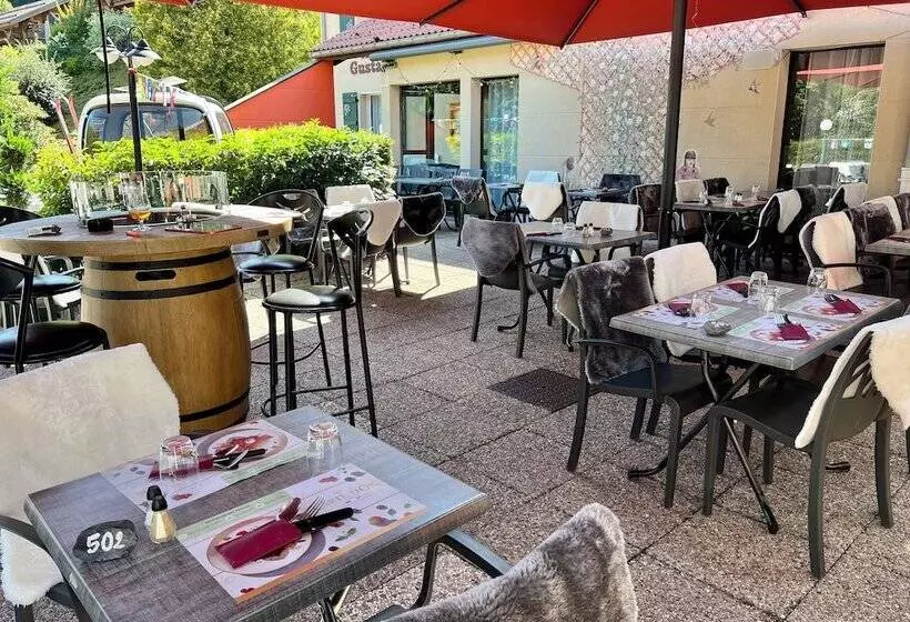 هتل Logis Hôtel, Chalets Et Restaurant Les Chatelminés