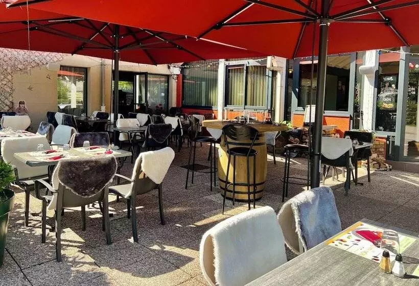 هتل Logis Hôtel, Chalets Et Restaurant Les Chatelminés