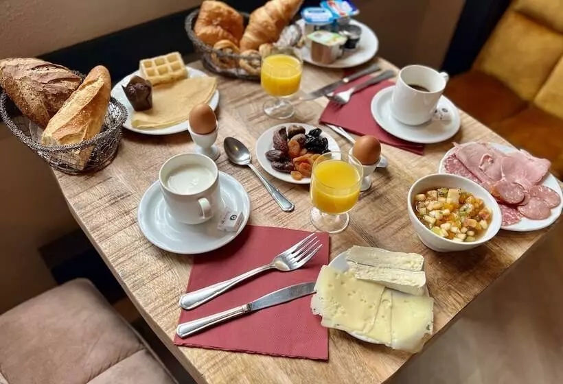 هتل Logis Hôtel, Chalets Et Restaurant Les Chatelminés