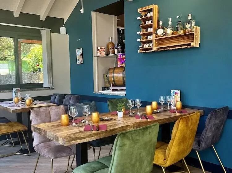 هتل Logis Hôtel, Chalets Et Restaurant Les Chatelminés