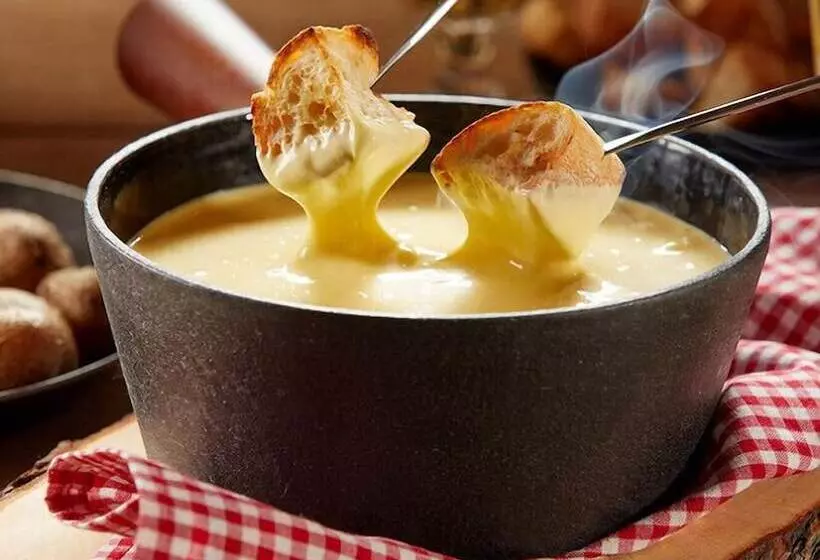 هتل Logis Hôtel, Chalets Et Restaurant Les Chatelminés