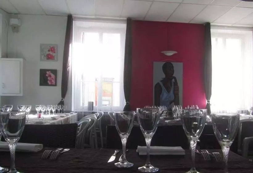 ホテル Logis Hôtel Au Croissant