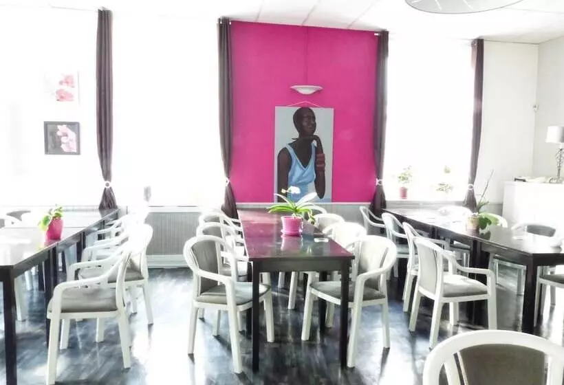 ホテル Logis Hôtel Au Croissant