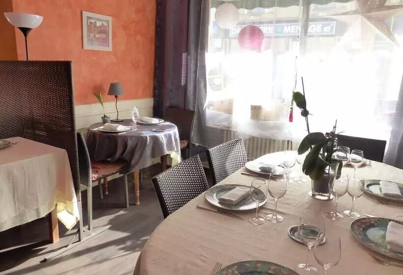 ホテル Logis Hôtel Au Croissant