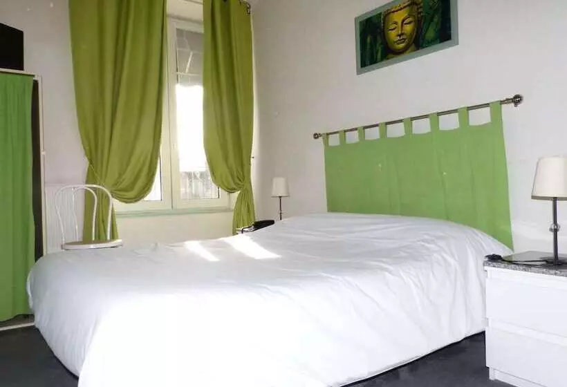 ホテル Logis Hôtel Au Croissant