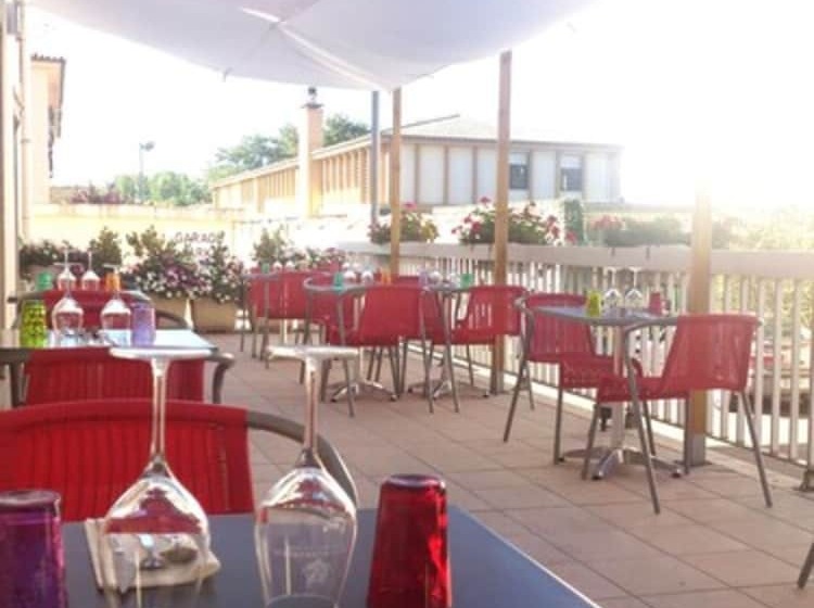 هتل Logis Hôtels Hôtel Et Restaurant Les Cordeliers