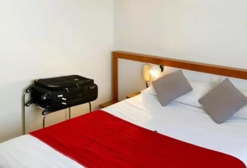 Отель Logis Hôtels   Hôtel Et Restaurant Les Cordeliers