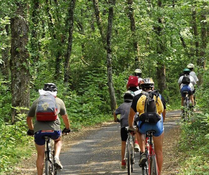 Logis Hotel Restaurant Du Commerce