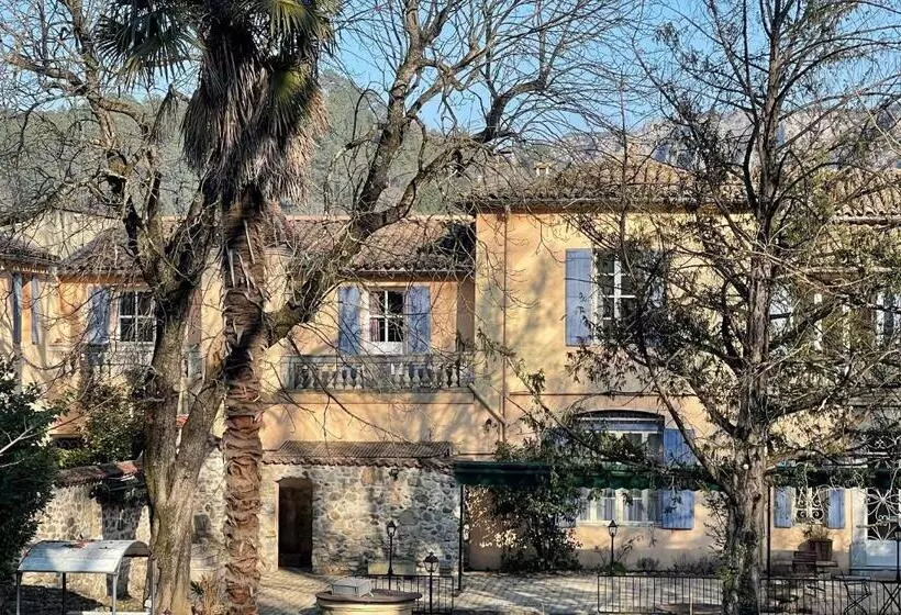 Logis Hotel Restaurant Le Domaine De La Régalière