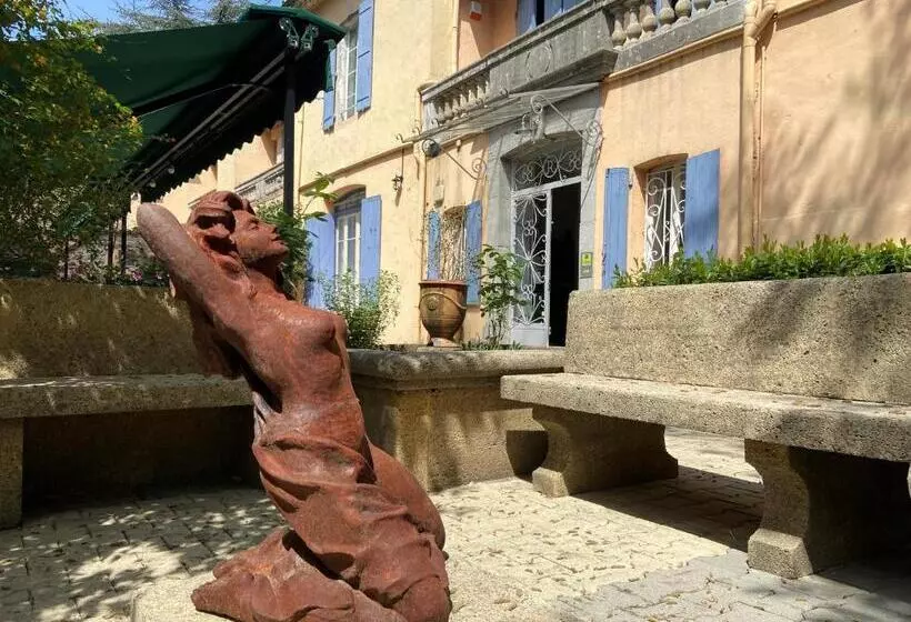 Logis Hotel Restaurant Le Domaine De La Régalière