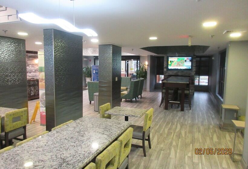 فندق Quality Inn & Suites Montgomery East Carmichael Rd