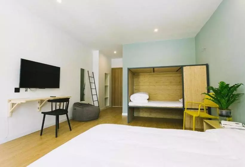 Hotelli Nea Bay Internation Youth Hostel