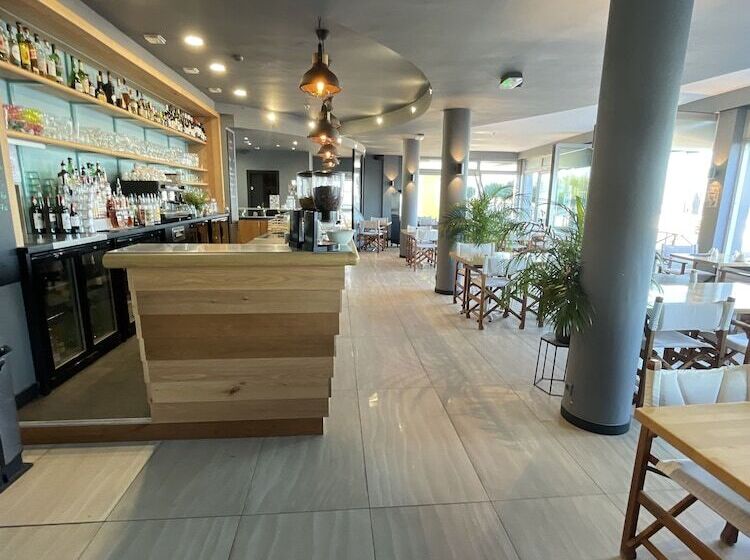 호텔 Acadie Saint Victor   Hôtel Restaurant   Face Mer   Chatelaillon Plage