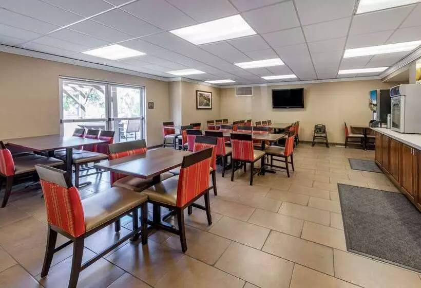 酒店 Comfort Suites Near Six Flags Magic Mountain