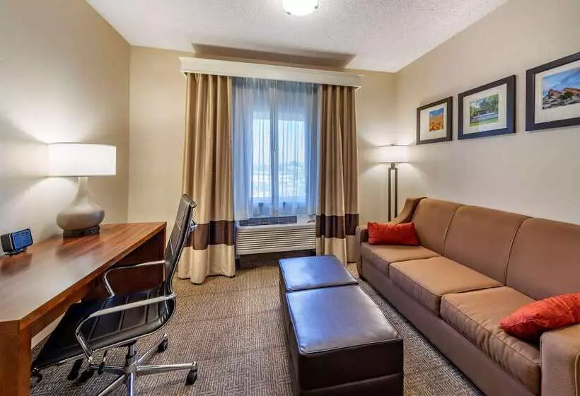 酒店 Comfort Suites Near Six Flags Magic Mountain