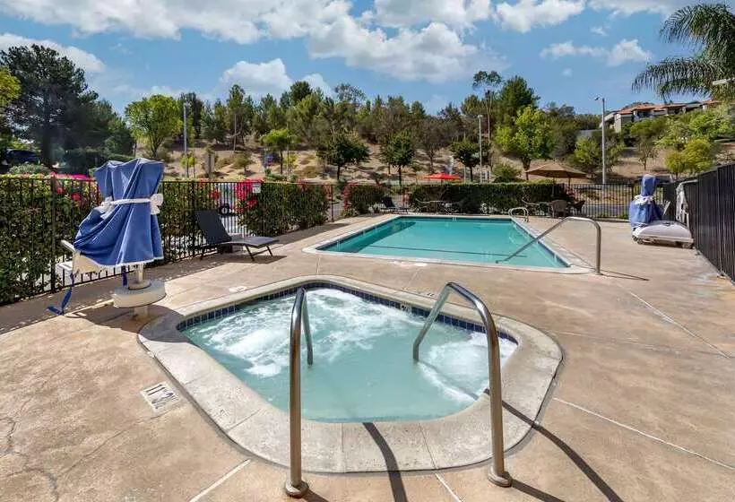 酒店 Comfort Suites Near Six Flags Magic Mountain