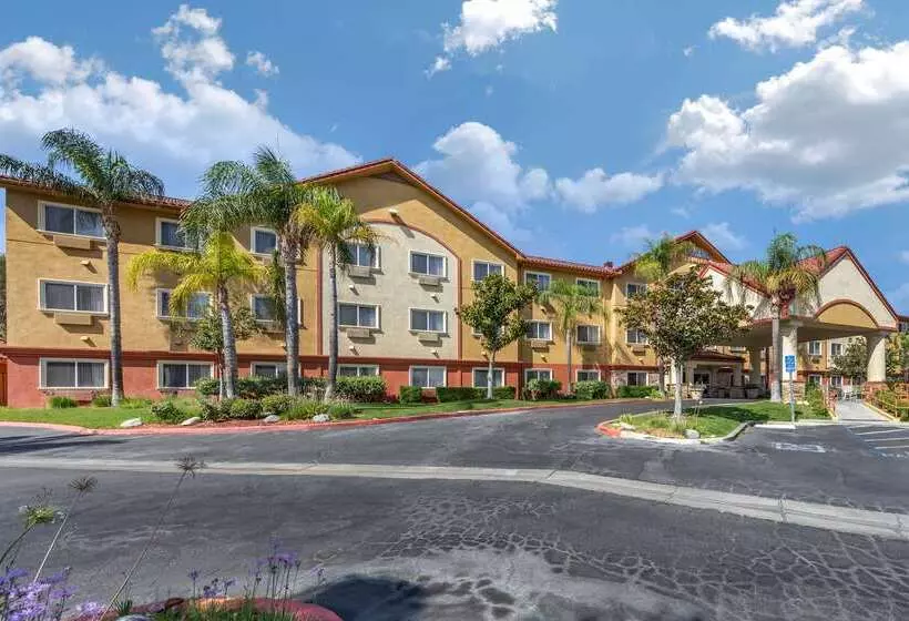 酒店 Comfort Suites Near Six Flags Magic Mountain