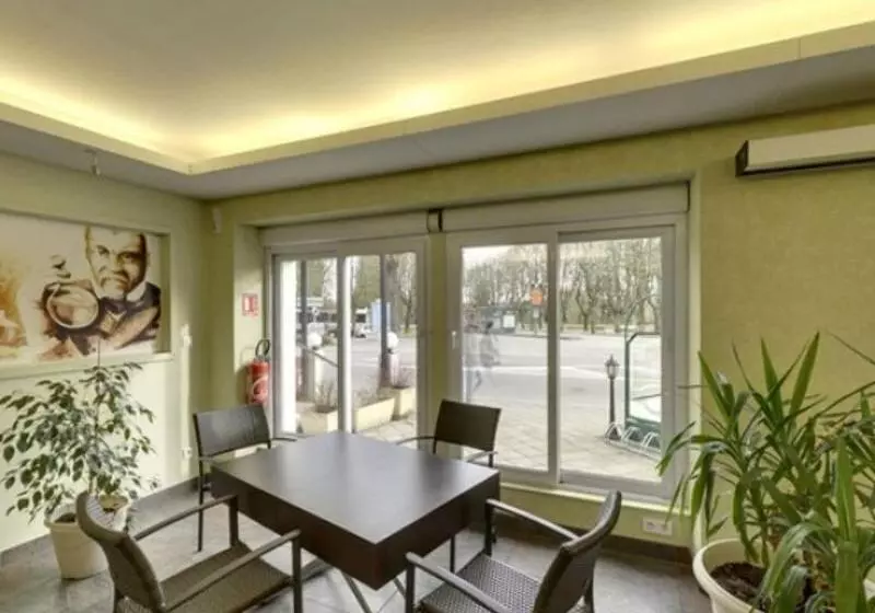 Отель De La Cloche