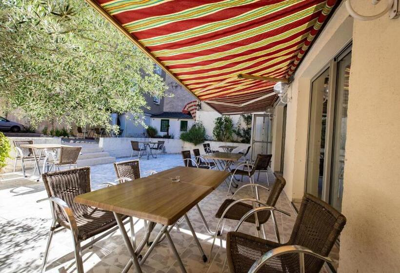 ホテル De La Gare