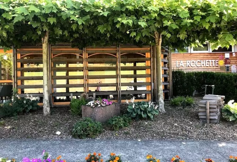 ホテル Logis Hôtel Restaurant La Rochette