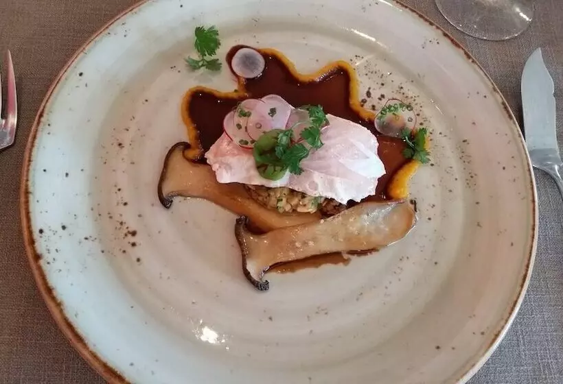 ホテル Logis Hôtel Restaurant La Rochette