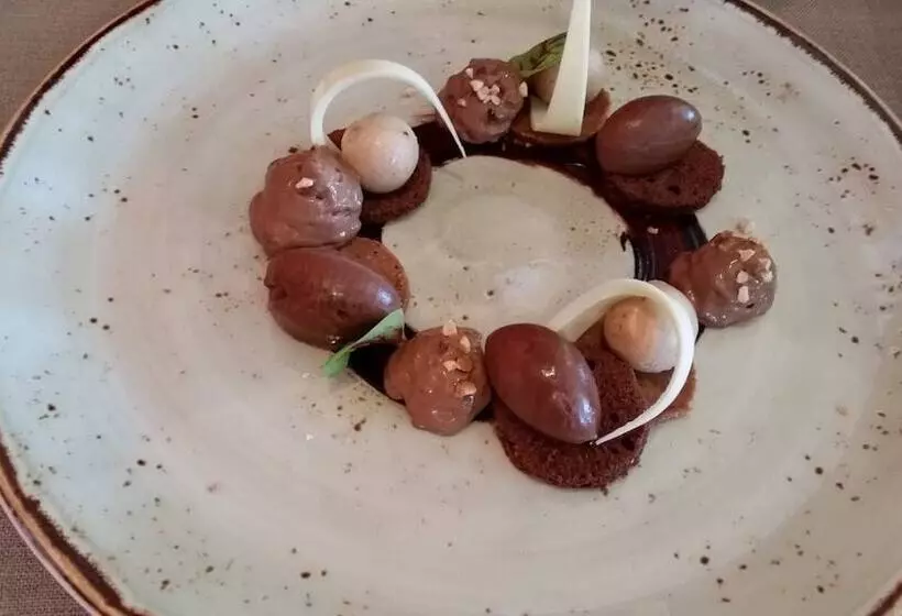 ホテル Logis Hôtel Restaurant La Rochette