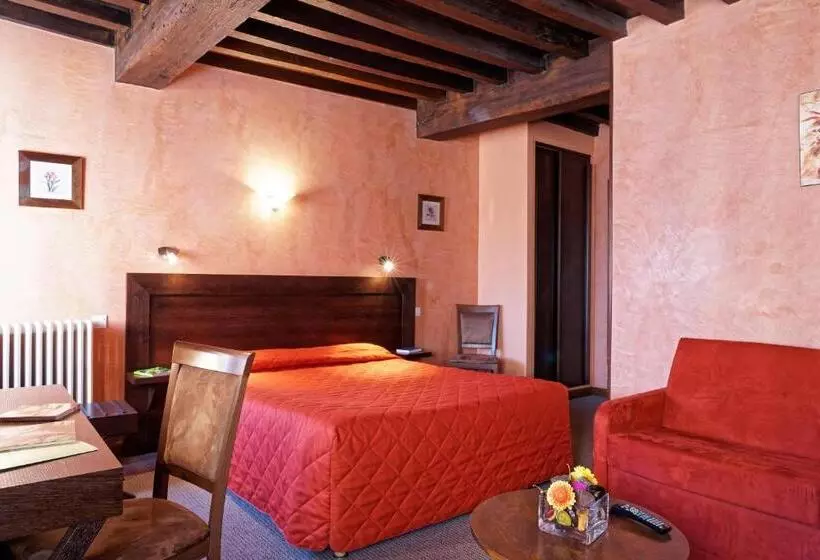 בית מלון כפרי Logis Des Trois Maures