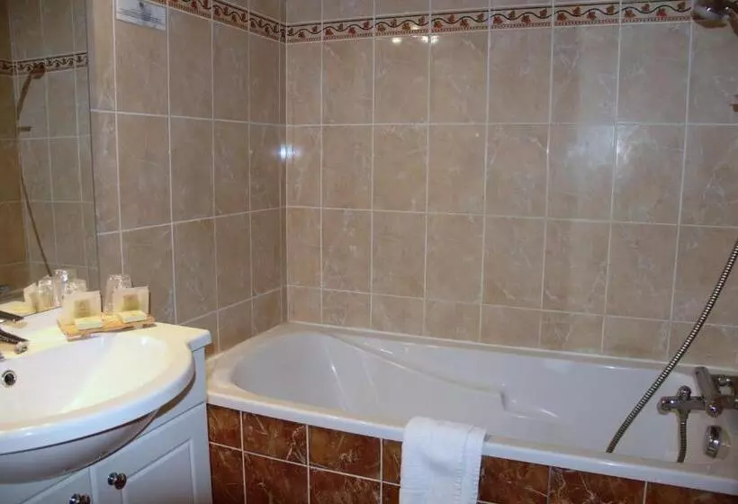 בית מלון כפרי Logis Des Trois Maures