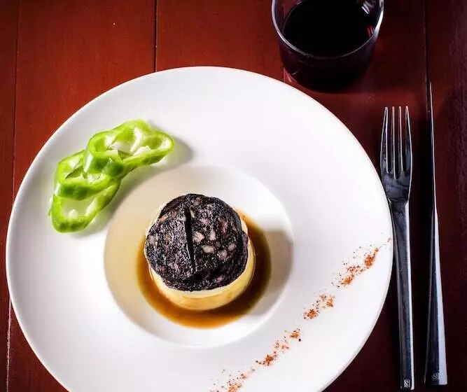 فندق Logis Hôtel Etchemaïté