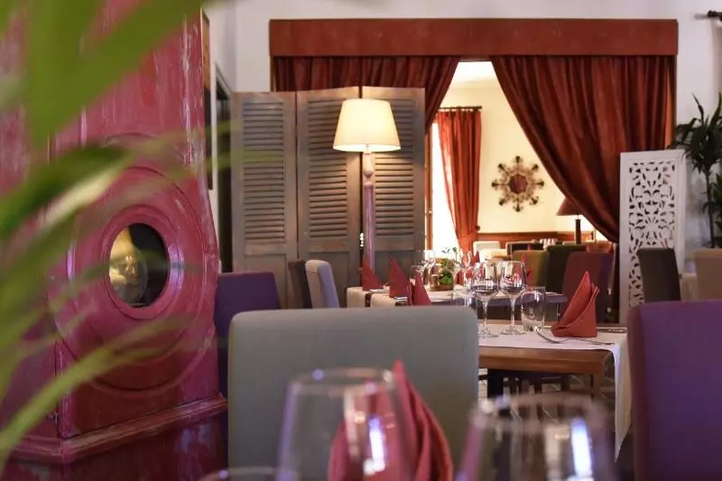 ホテル Logis Hôtel Restaurant Le Relais