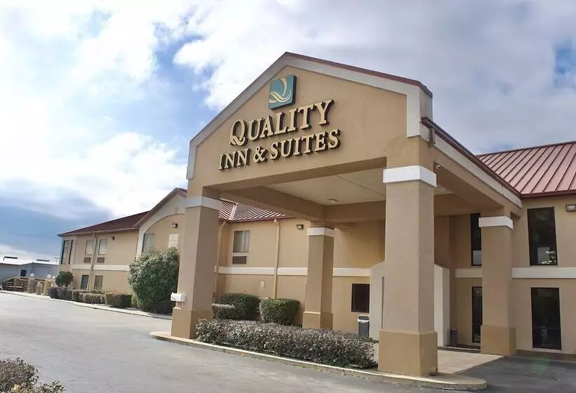 ホテル Quality Inn & Suites Pine Bluff