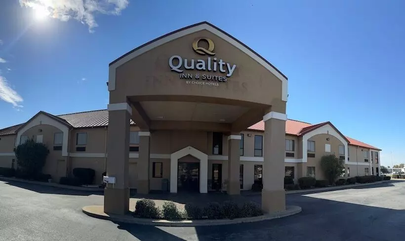 ホテル Quality Inn & Suites Pine Bluff
