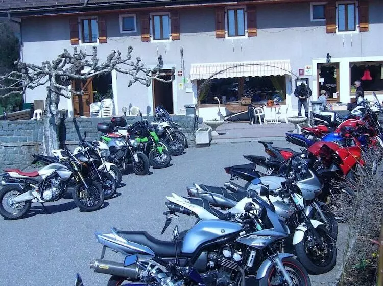 ホテル Aux Touristes Hôtel Restaurant