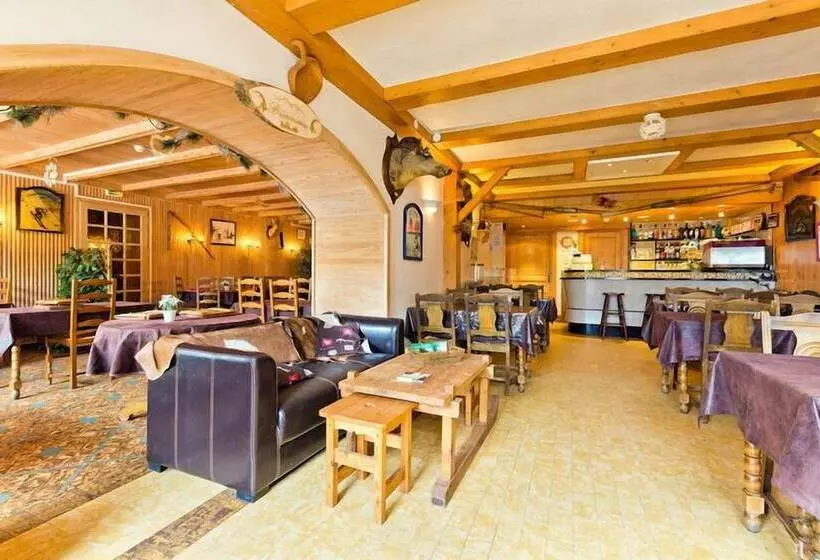 ホテル Aux Touristes Hôtel Restaurant
