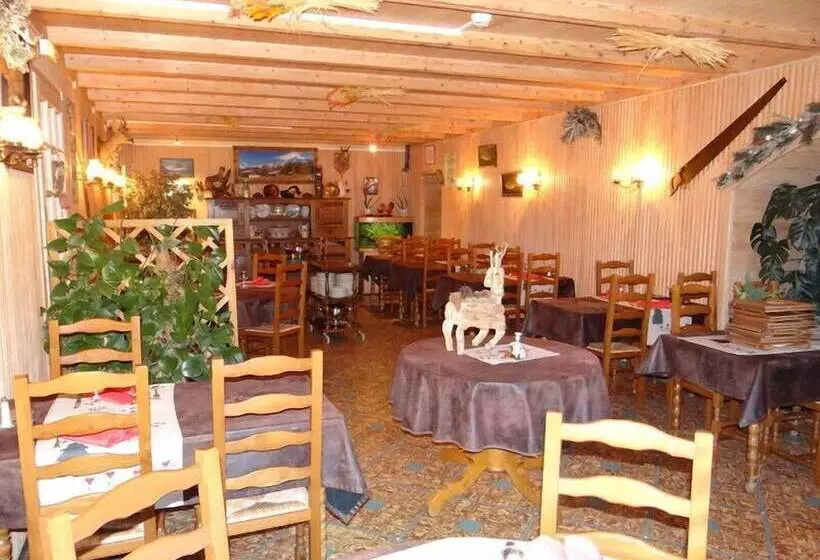 ホテル Aux Touristes Hôtel Restaurant