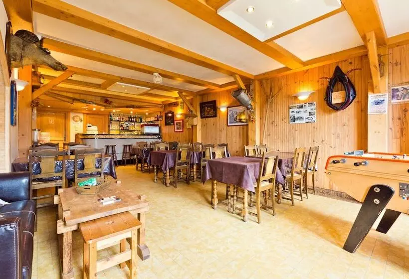 ホテル Aux Touristes Hôtel Restaurant