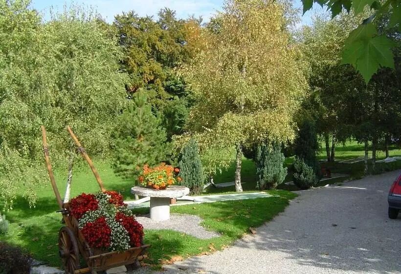 ホテル Aux Touristes Hôtel Restaurant